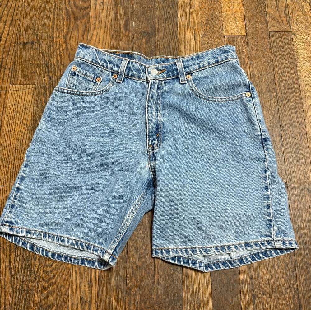 Vintage 90’s Levi's Relaxed Fit Size 7 Jr. Light Wash Denim Shorts 100% Cotton